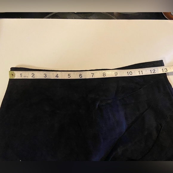 Black Suede Skirt w fringe, fully lined, 26 inch waist.Made in 🇺🇸 Boho/Cowgirl - Picture 6 of 11
